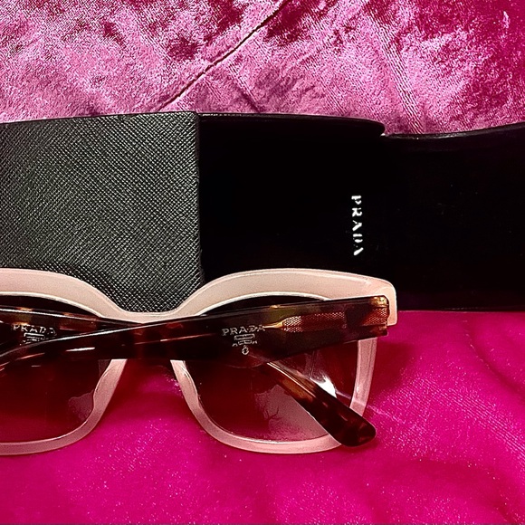 PRADA VINTAGE SUNGLASSES WITH ORIGINAL CASE - Picture 7 of 9